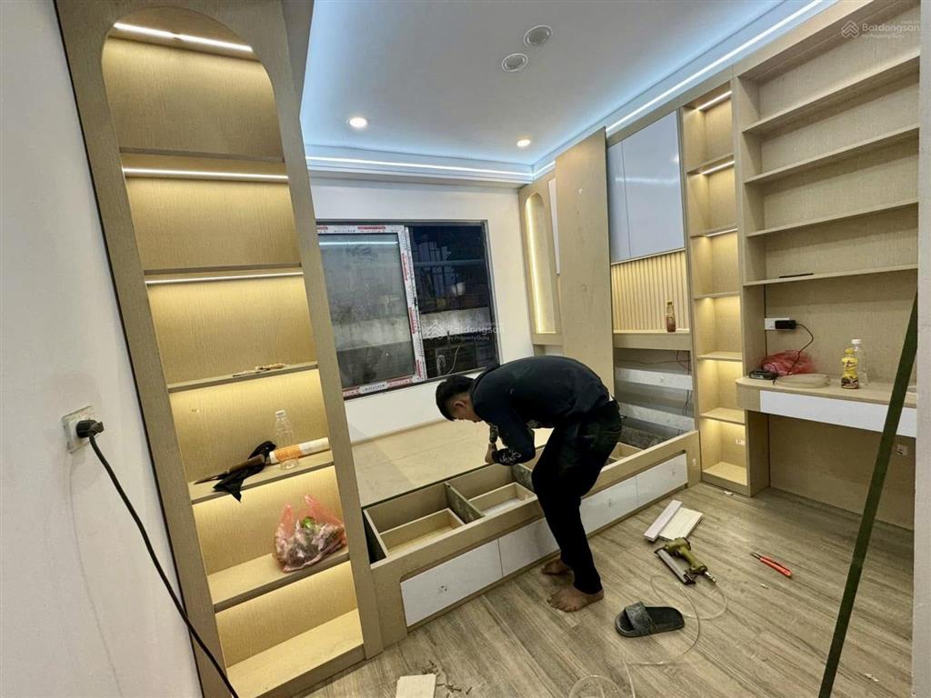 Hồng mai 23m, nhà 5 tầng xinh xắn, 20m ra ô tô, gần phố, full nội thất ở ngay