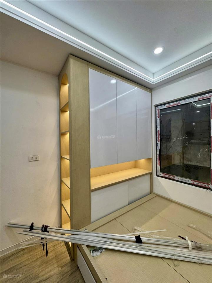 Hồng mai 23m, nhà 5 tầng xinh xắn, 20m ra ô tô, gần phố, full nội thất ở ngay