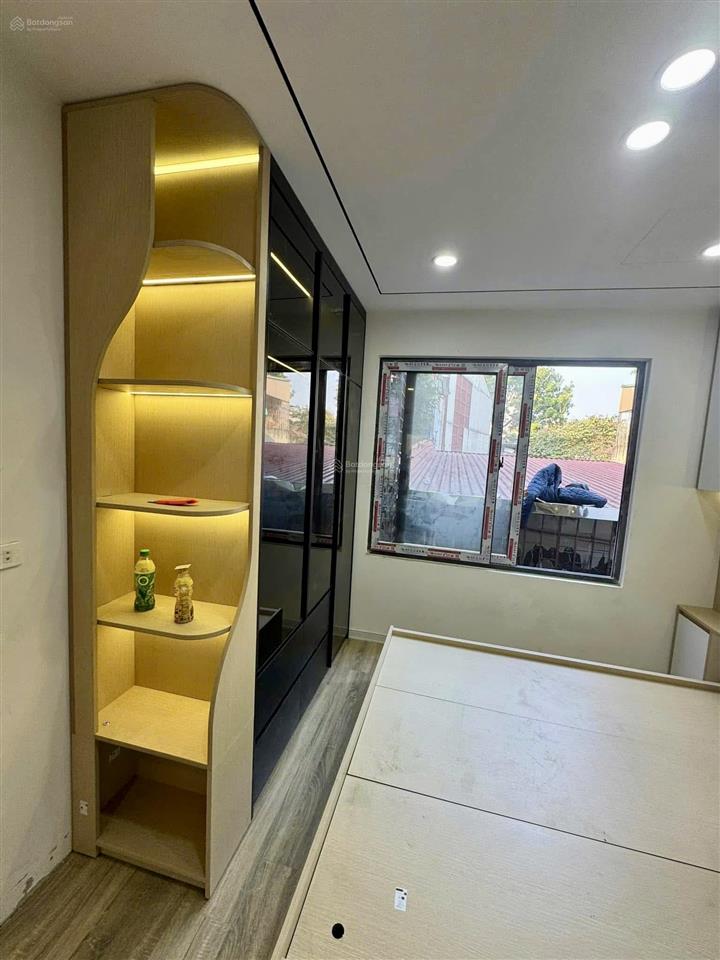 Hồng mai 23m, nhà 5 tầng xinh xắn, 20m ra ô tô, gần phố, full nội thất ở ngay