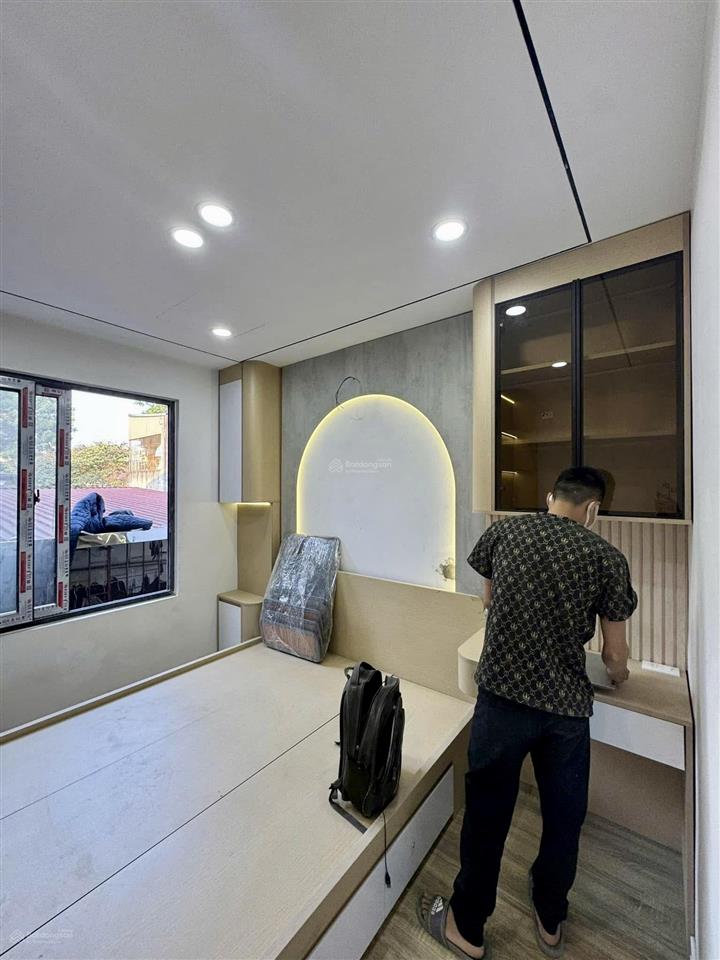 Hồng mai 23m, nhà 5 tầng xinh xắn, 20m ra ô tô, gần phố, full nội thất ở ngay