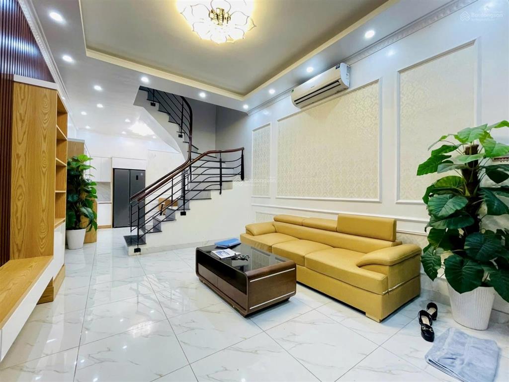 Kim ngưu 38m 4 tầng mt 4.3m, nhà đẹp full nội thất, 3 gác đỗ cửa, tầm tiền hợp lý khu vực