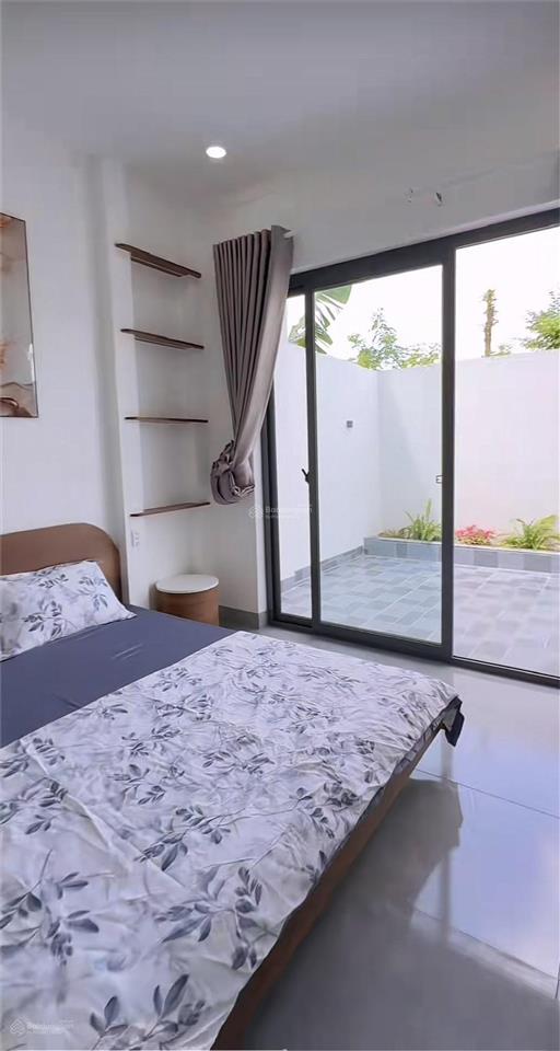 Nhà mới xây 120m2 ngay tt thủ dầu một  shr sang tên ngay  có sẵn nội thất