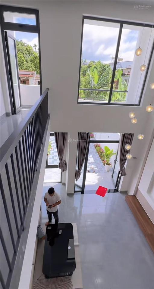 Nhà mới xây 120m2 ngay tt thủ dầu một  shr sang tên ngay  có sẵn nội thất