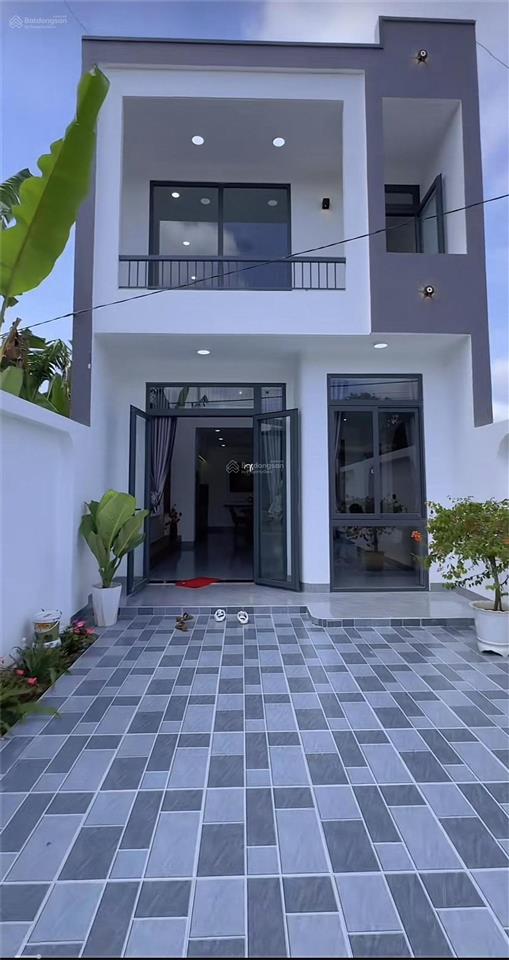 Nhà mới xây 120m2 ngay tt thủ dầu một  shr sang tên ngay  có sẵn nội thất