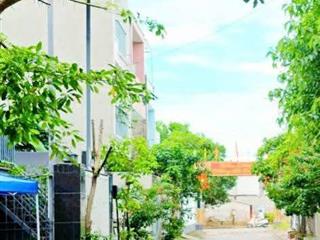 Bá.n nhà 3 tầng gấ.p long trường  giảm chào 5ty4 xuống 5ty1 tl.