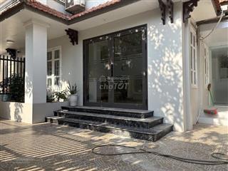Cần cho thuê nhà võ chí công tây hồ 135m2 5t 1 hầm, mt 8,5m có tm, thiết kế kiểu biệt thự, giá 67tr