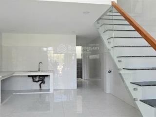 Gần vinhomes  bán đất tặng nhà 2 tầng  hxh  3ty9
