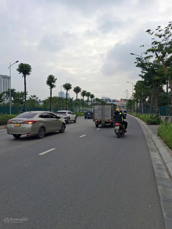 Bán nhà ngọc trục, đại mỗ, gần lê quang đạo kéo dài, ngõ rộng thẳng, dt 42m2, 4 tầng, 8.1 tỷ