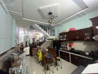Cần bán gấp nhà gần tên lửa bình tân 78m2 4 tầng  4pn nhỉnh 6 ,5 tỷ + nhà hxh 6m bùi tư toàn
