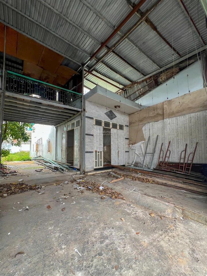 Đất mt lê đình cẩn  giáp tên lửa dt 8m x 40m nở hậu 13m ( 426m full thổ cư).
mật độ xây dựn