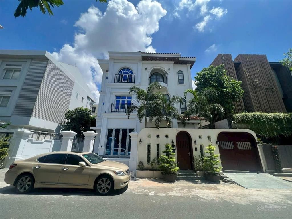 Bán villa song lập. 8.2 x 19m. 42.9 tỷ, trệt 2 lầu. 323 m2 sàn. nguyễn cao phú mỹ hưng, quận 7