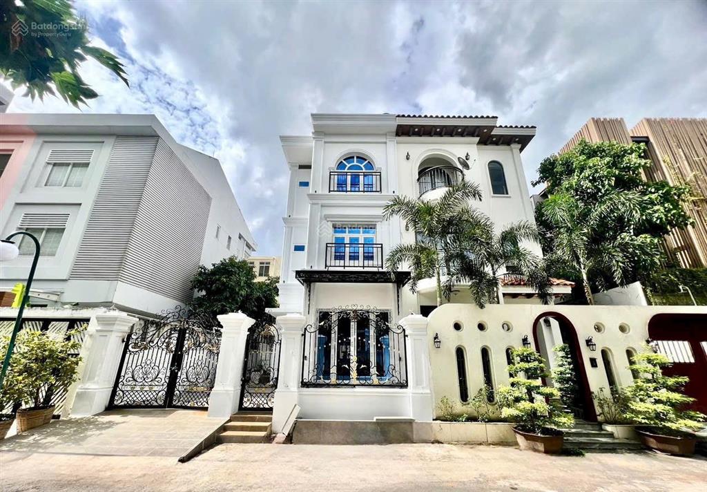 Bán villa song lập. 8.2 x 19m. 42.9 tỷ, trệt 2 lầu. 323 m2 sàn. nguyễn cao phú mỹ hưng, quận 7