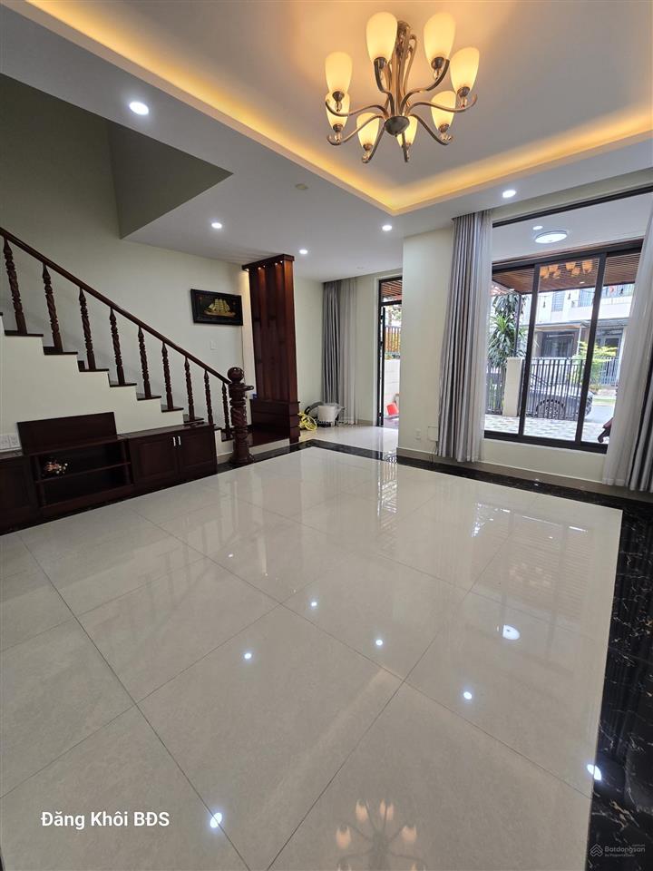 Biệt thự liền kế vườn lavila, nhà bè 6x17.6m 3 lầu. full nội thất. giá 13.9 tỷ.  0906 973 ***
