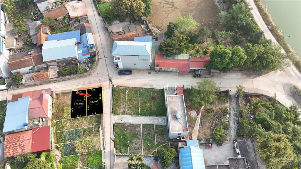 Lô góc 2 mặt tiền, ngã 4 thôn thanh lợi, hồng sơn. 100m ra hồ quan sơn