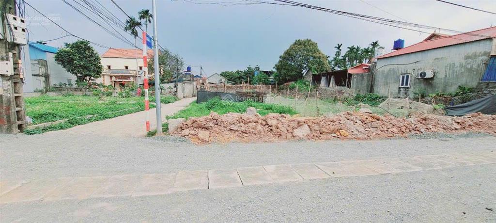 Lô góc 2 mặt tiền, ngã 4 thôn thanh lợi, hồng sơn. 100m ra hồ quan sơn