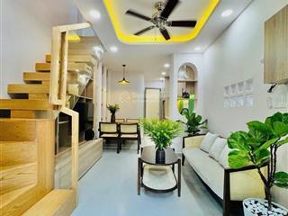 Luxury house, nhà 2 tầng btct, 3 phòng ngủ, tặng full nội thất, nhỉnh 4 tỷ