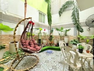 Hẻm xe hơi thông  4 tầng btct  ~100m2  ngang 4m  nở hậu  có sân vườn thư giãn