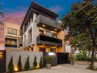 Villa nghỉ dưỡng cao cấp  mới 100% khu nam việt á. 200m2 ngang 10m. giá 25 tỉ tl. thông sông hàn
