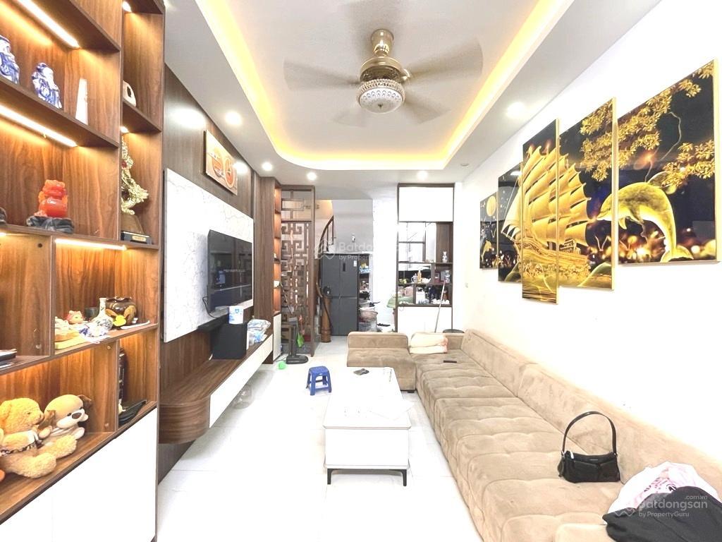 Chủ cần bán gấp nhà tại phố tây trà để chuyển vào nam  5 tầng  ô tô đỗ cổng nhà giá 6.48 tỷ !!