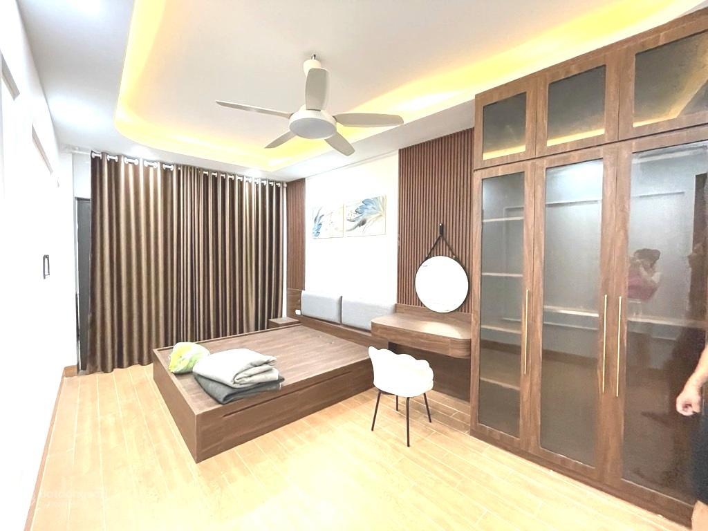 Chủ cần bán gấp nhà tại phố tây trà để chuyển vào nam  5 tầng  ô tô đỗ cổng nhà giá 6.48 tỷ !!