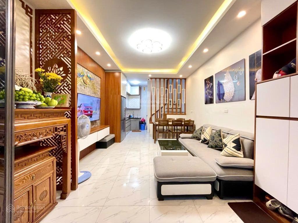 Tài chính 6 tỷ sở hữu ngay nhà nhiều phòng ngủ  gần trường , gần ô tô  bãi gửi ô tô cạnh nhà