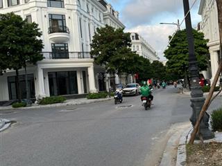 Cho thuê sàn văn phòng tầng 2 louis city hoàng mai 110m2 hoàn thiện điều hòa, lô góc giá 18tr