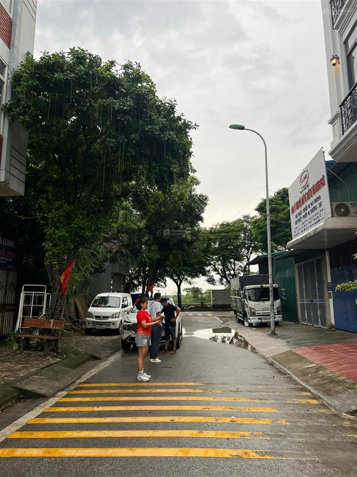 Cho thuê nhà liền kề yên sở hoàng mai  dt 300m2 thang máy điều hòa đường ô tô  35tr/ tháng