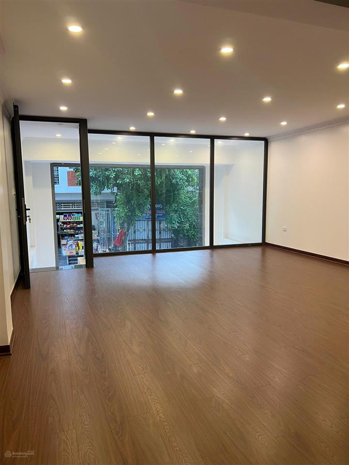 Cho thuê nhà liền kề yên sở hoàng mai  dt 300m2 thang máy điều hòa đường ô tô  35tr/ tháng