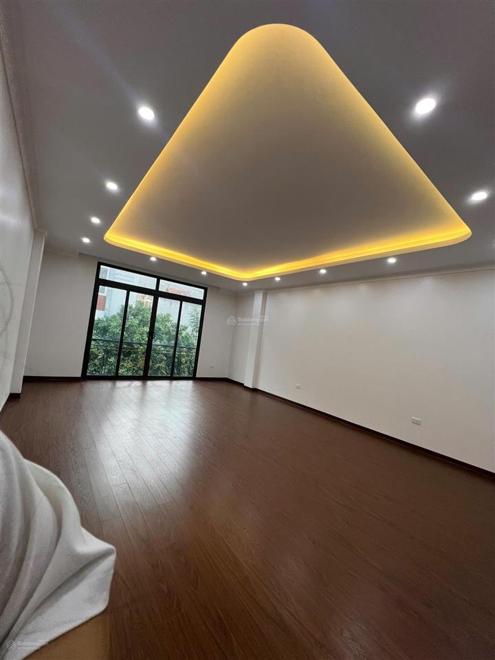 Cho thuê nhà liền kề yên sở hoàng mai  dt 300m2 thang máy điều hòa đường ô tô  35tr/ tháng