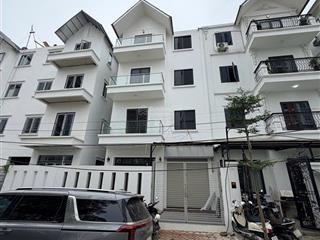 Cho thuê nhà liền kề mới hoàn thiện  đền lừ  dt 400m2 thang máy điều hòa, nóng lạnh ô tô tránh