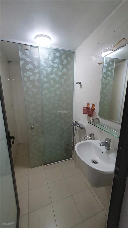 Cho thuê nhà văn phòng phố tây kết 5 tầng x50m2 thang máy điều hòa ô tô tránh 29tr/ tháng