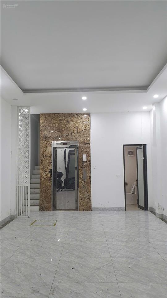 Cho thuê nhà văn phòng phố tây kết 5 tầng x50m2 thang máy điều hòa ô tô tránh 29tr/ tháng