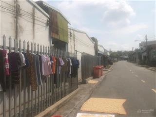 Bán nhà lô góc (ngang 8m  dài 10,4m) ngay chợ bình chánh, nhà đang cho thuê 25tr, giá 850 triệu