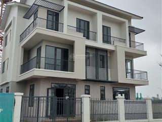 Biệt thự nghỉ dưỡng 180msản phẩm hiếm đón kết nối sân bay quốc tế gia bình,ga mêtô trung mầu giáfo
