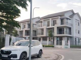 Biệt thự đẳng cấp ven sông 180m2. cạnh ga metro, cách tây hồ 12km