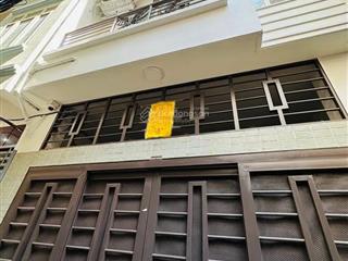 Bán nhà mặt ngõ phố hoa bằng. nhà cách mặt phố chưa đến 30m  nhà dân xây chắc chắn khung cột đủ