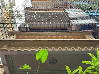 Ngỗ nông ba gác tránh xe máy nhà 4t dân xây kiên cố nhà lô góc hai thoáng vĩnh viễn không quy hoạch