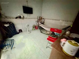 Chính chủ kẹt tiền cần bán, nhà 2 tầng, dtsd 42 m2, gồm 2 phòng ngủ, 2 toilet, gần emart 2, shr