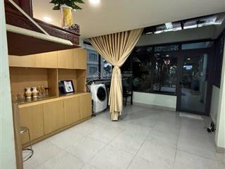 Mặt tiền hùng vương q5, diện tích khủng  vỉa hè 7m  có thang máy  shr