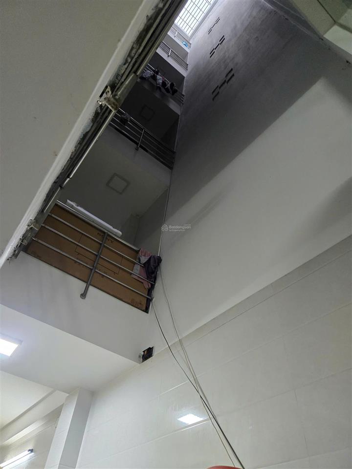 Nhà mặt tiền đường 18m, 6 tầng, 98,6m2, chủ lâu năm chưa mua bán hoàn công đầy đủ giá 24 tỷ 680