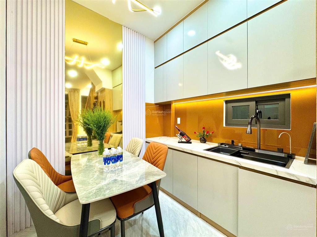 Nhà mới hẻm xe ô tô sát quận 1 bình thạnh hai tầng giá nhỉnh 4 tỷ