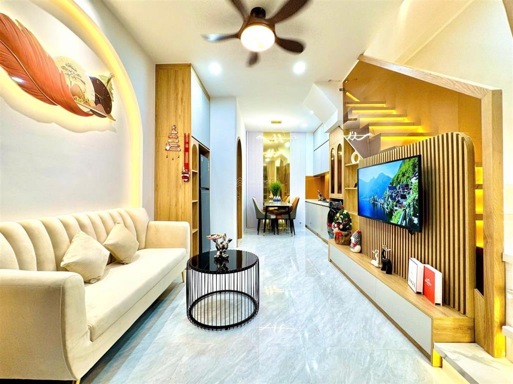 Nhà mới hẻm xe ô tô sát quận 1 bình thạnh hai tầng giá nhỉnh 4 tỷ