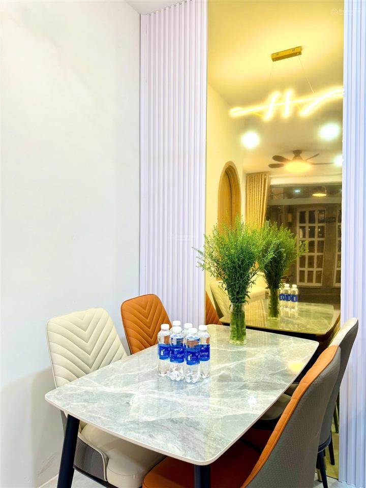 Nhà mới hẻm xe ô tô sát quận 1 bình thạnh hai tầng giá nhỉnh 4 tỷ