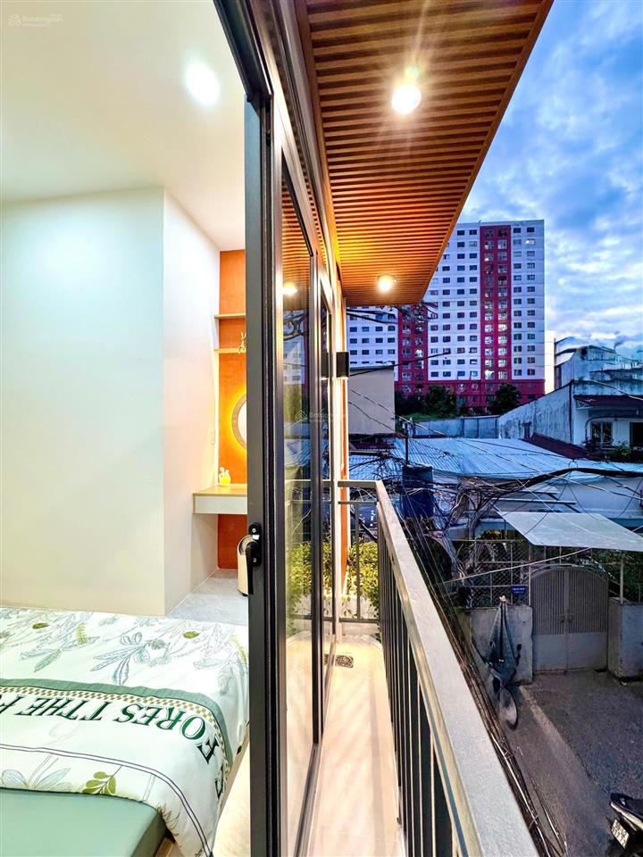 Nhà mới hẻm xe ô tô sát quận 1 bình thạnh hai tầng giá nhỉnh 4 tỷ