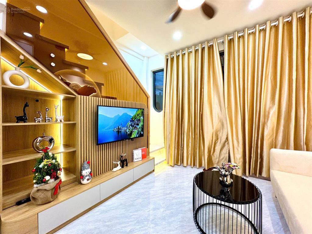 Nhà mới hẻm xe ô tô sát quận 1 bình thạnh hai tầng giá nhỉnh 4 tỷ