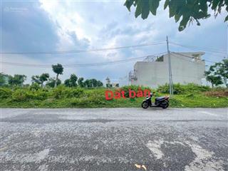 Quá ngộp cần bán gấp lô đất kdc 135 thị trấn bến lức, khu vực cực kỳ sầm uất, dt 100m2 giá 1tỷ350tr