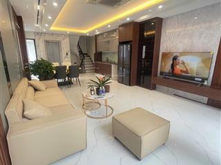 Nhà mới ngọc thụy ở ngay, 6 tầng thang máy, lô góc  full nội thất ô tô ngủ trong nhà thông tứ tung