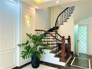 Viêt hưng .40m .5tầng .13,5 triêu / tháng  xem nhà (zl) 0986 138 *** . cho thuê nguyên căn .