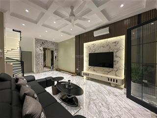 Phân lô ngọc khánh . phố vip quận ba đình . 7 tầng thang máy xịn . siêu siêu đẹp .