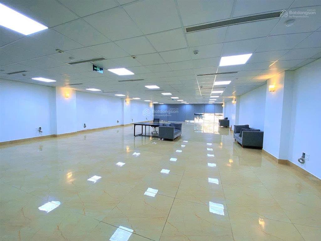 Siêu phẩm mặt phố . hoàng quốc việt . giá cực rẻ . toà nhà building 9 tầng 1 hầm . bán nhanh tết
